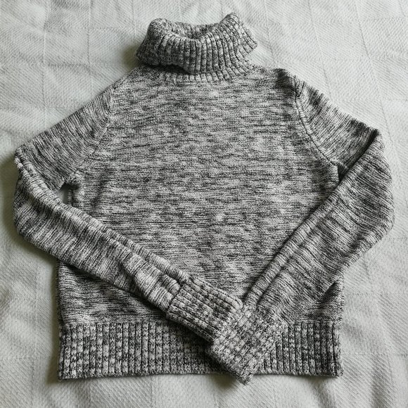 Black and White Knitwear Turtleneck Pull Sweater - Picture 1 of 3